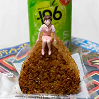 －196〈王林〉と香ばし焼おにぎりとフチ子