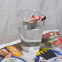 水道水とフチ子