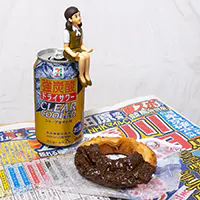 クリアクーラー強炭酸ドライサワーとチョコオールドファッションとフチ子