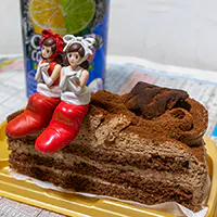 クリアクーラー　ＳＴＲＯＮＧレモン＆ライムと半額クリスマスケーキとフチ子