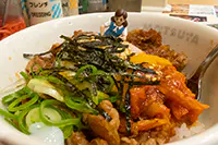 牛ビビン丼とフチ子