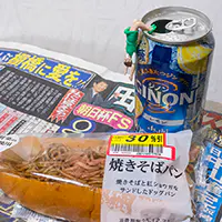 GINONレモンとソース焼きそばパンとフチ子