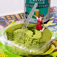 グランドタイム生　糖質50%オフと宇治抹茶ロールケーキとフチ子