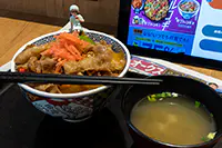 牛プルコギ丼とフチ子