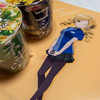 「魔法少女まどか☆マギカ10周年」キャンペーン マミさんのオリジナルクリアファイルとカップ麵