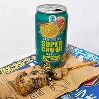 スーパーチューハイ　グレープフルーツと炭火焼きとりもも塩とフチ子