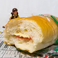 コッペパンとフチ子