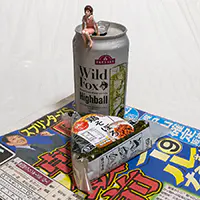 WildFoxブレンデッドウィスキーハイボールと手巻おにぎり　鶏そぼろとフチ子