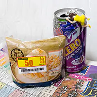 サンガリア　ゼロサワー　グレープと胡麻さけおにぎりとフチ子